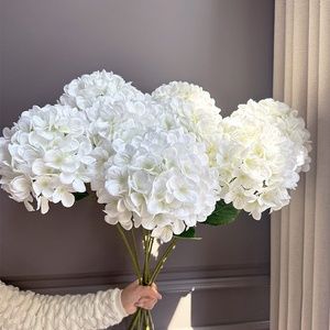 Продам цветы искусственные