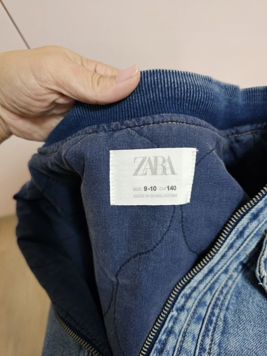 Джинсовый бомбер ZARA
