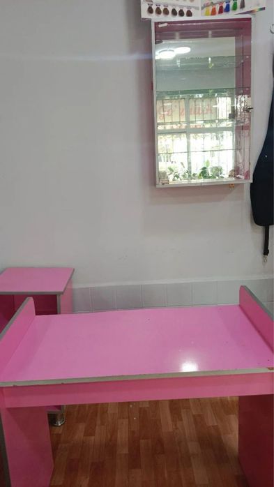 Продается маникюрный столик в хорошем состояние