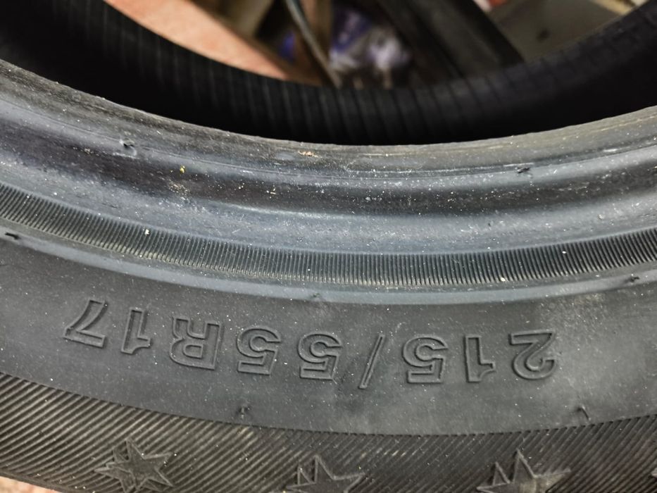 Продам шины 215/55R17