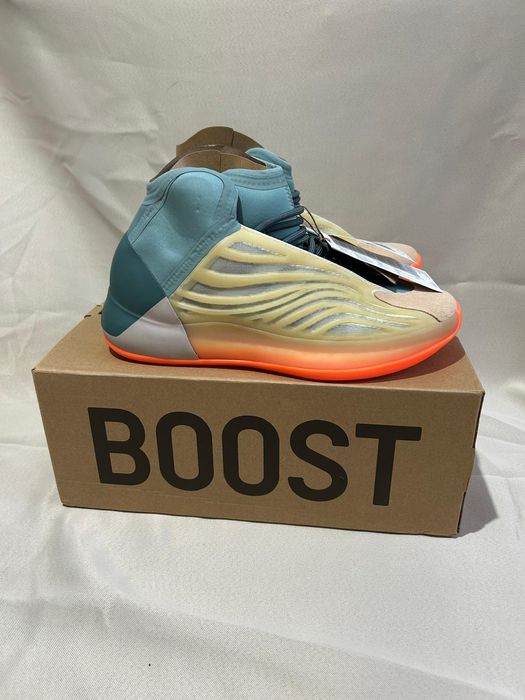 Yeezy Quantum noi cu eticheta