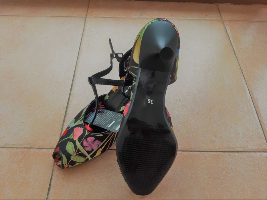 Обувки Естествена Кожа с цветен Принт на Цветя! НОВИ с Етикет! №36