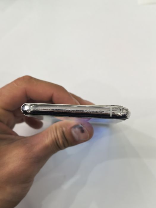 Заглавие: iPhone 11 Pro Max 256GB – Перфектно работещ, отключен към всички оператори.