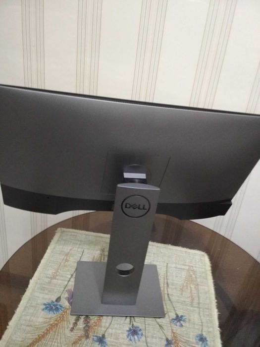 монитор Dell u24 19 hi в , на запчасти!