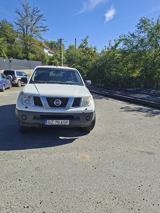 Vând nissan navara