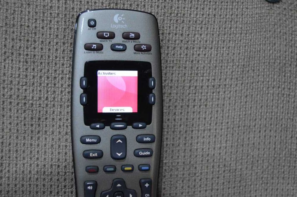 Telecomandă Universală Logitech Harmony 650 – Control Complet 8 în 1