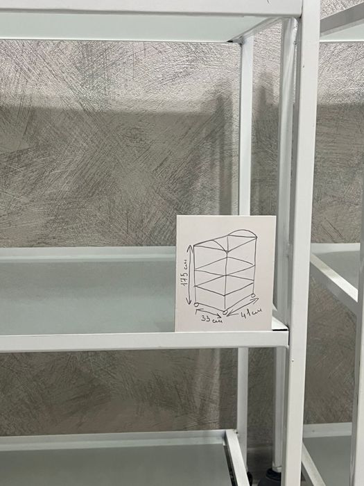 Помощник столик 3 полки стекло 2шт. 10000тг/шт. И кресло 10000тг