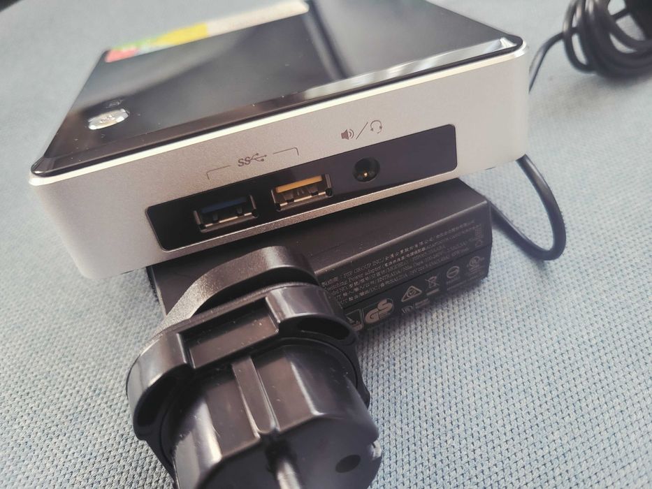 Мини компютър Intel Nuc NUC5i3RYK , wi-fi, bluetooth, 256 SSD, 8 ram, intel i3-5010U