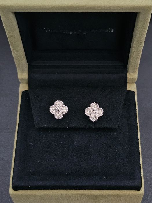 Van Cleef & Arpels diamonds обици