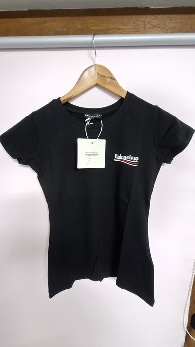 6 Tricouri pentru  damă diferite marimi si culori.