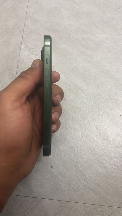 Продам срочно айфон 13