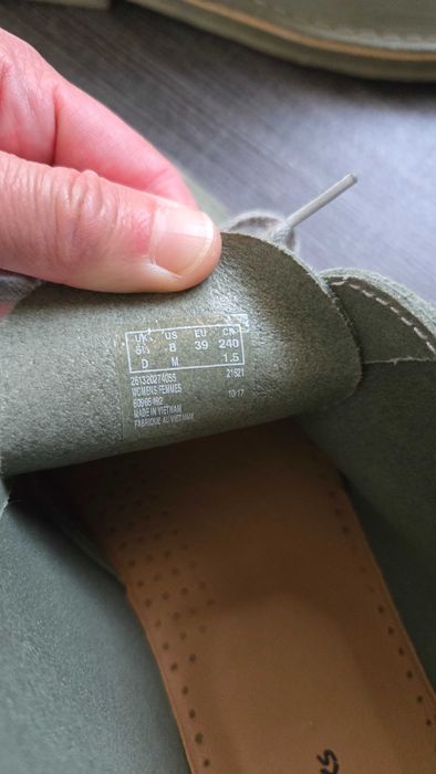 Дамски велурени обувки Clarks, 39