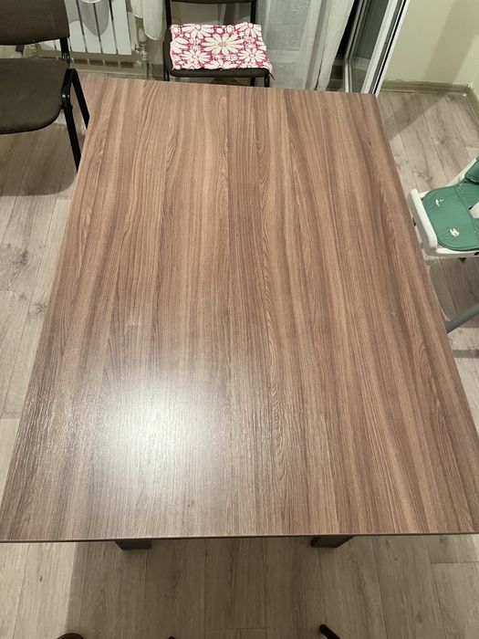 Обеденный стол