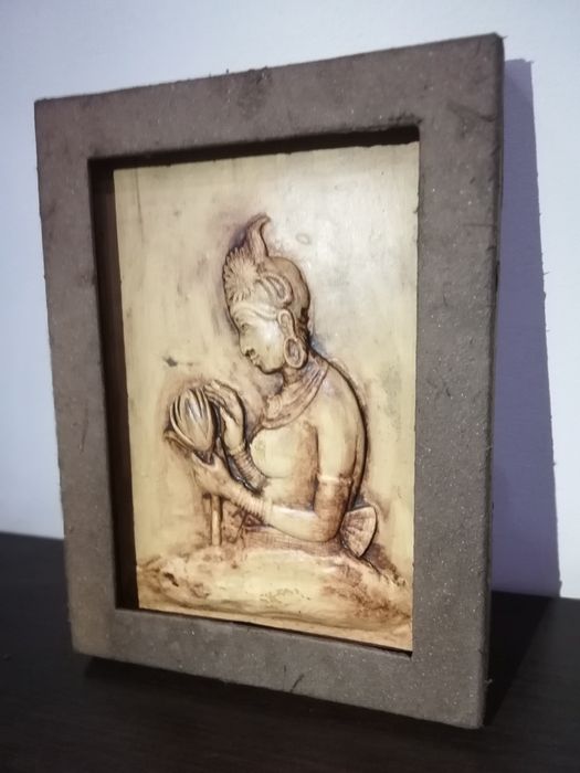 Релефна картина "Жена с лотос"