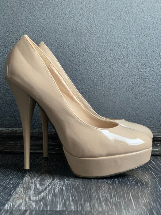 Vand pantofi și botine ,marimea 38, stare foarte buna