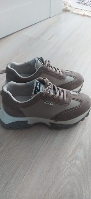 кросы 9000 тенге