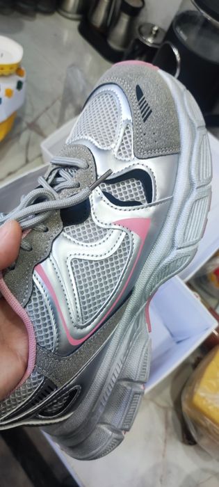 Продам кроссовки