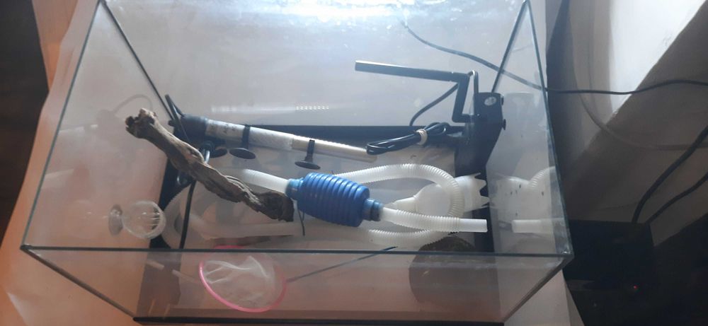 Acvariu 25l , cu lampa si accesorii