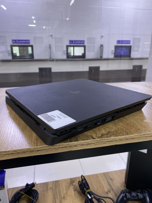 Приставка Playstation 4 Slim