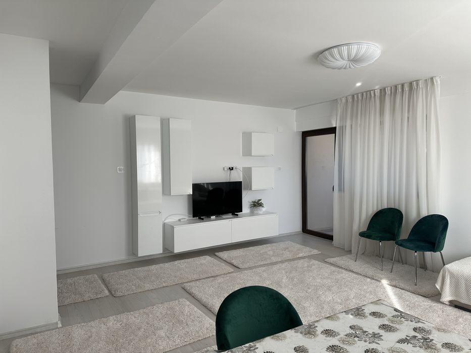 Inchiriez aparatament