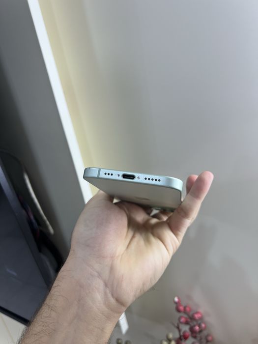 Продам IPhone 15 128GB
