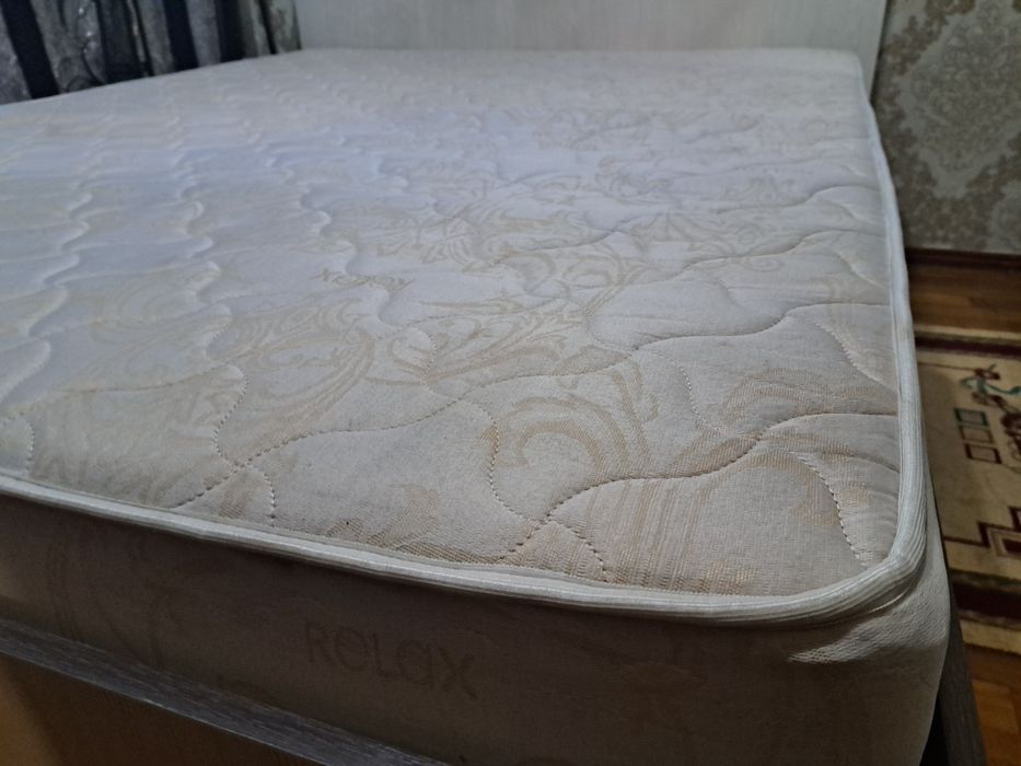 Продам матрас на кровать 160х200 см