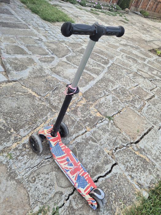 Светещ музикален скутер за дете happy bear