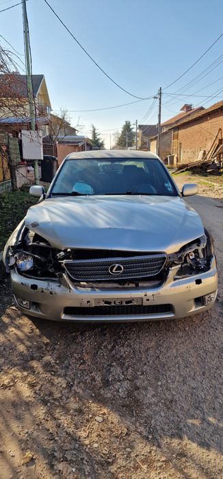 Lexus IS200 на части