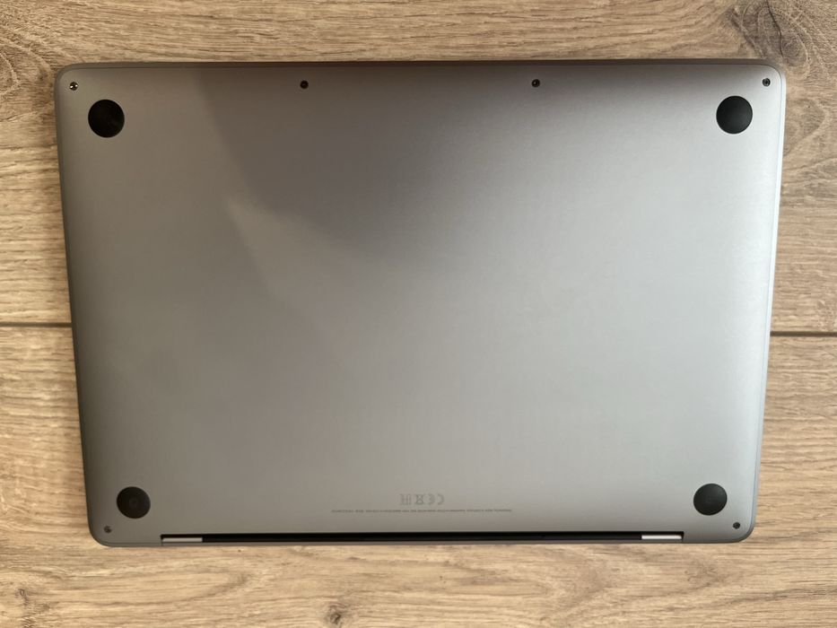 Продам MacBook Pro 2017 (Intel Core i5, 8ГБ DDR3)