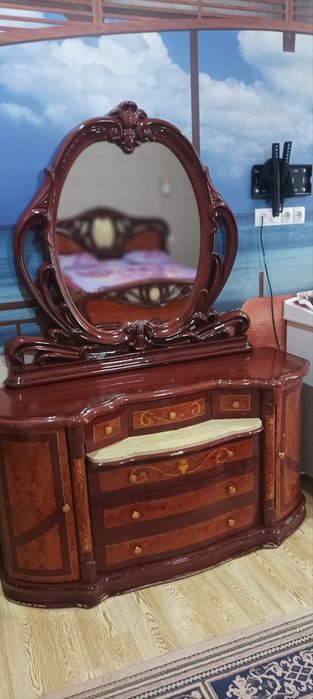 Хитой мебели сотилади