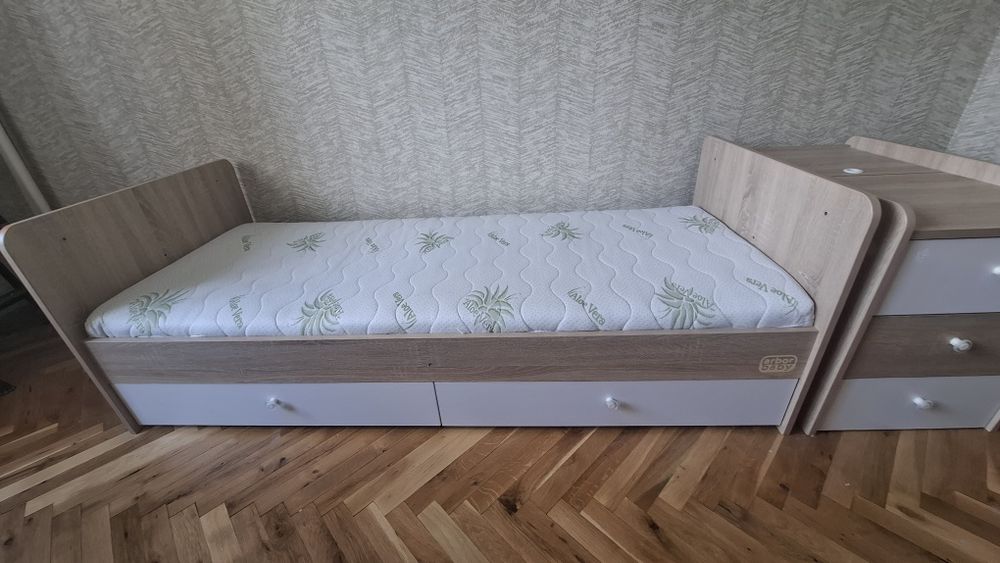 Продавам детско легло