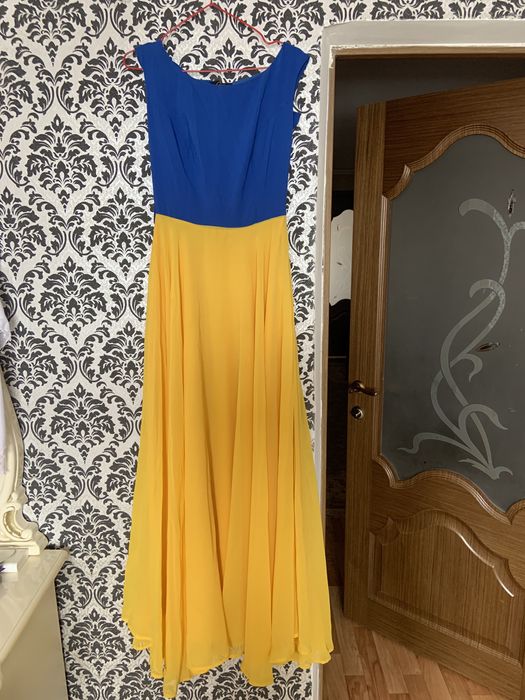 Продам женские платья