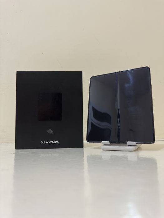 Samsung Z Fold 5 (24/512) ideal aybi yoq srochna