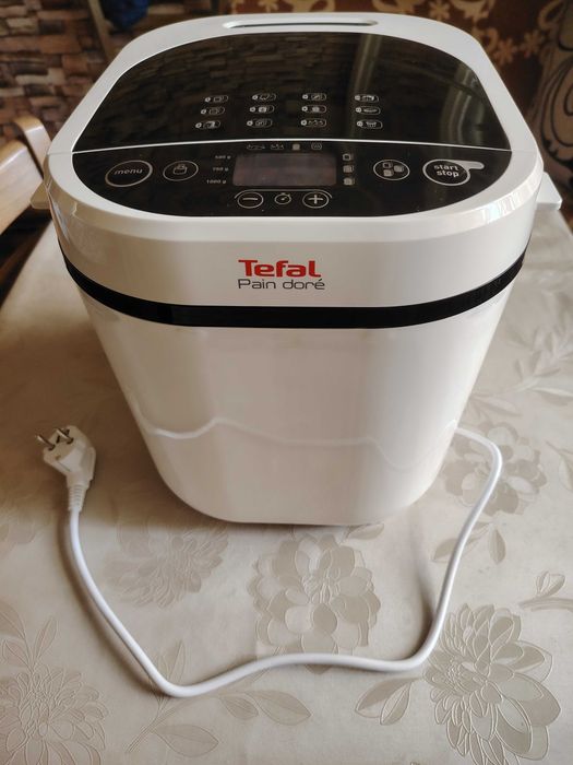 Продавам чисто нова Хлебопекарна Tefal, с гаранция 3 години.