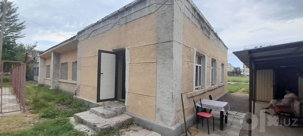 Эски атс биноси сотилади. Атрофида куп каватли домлар жйлашган.
