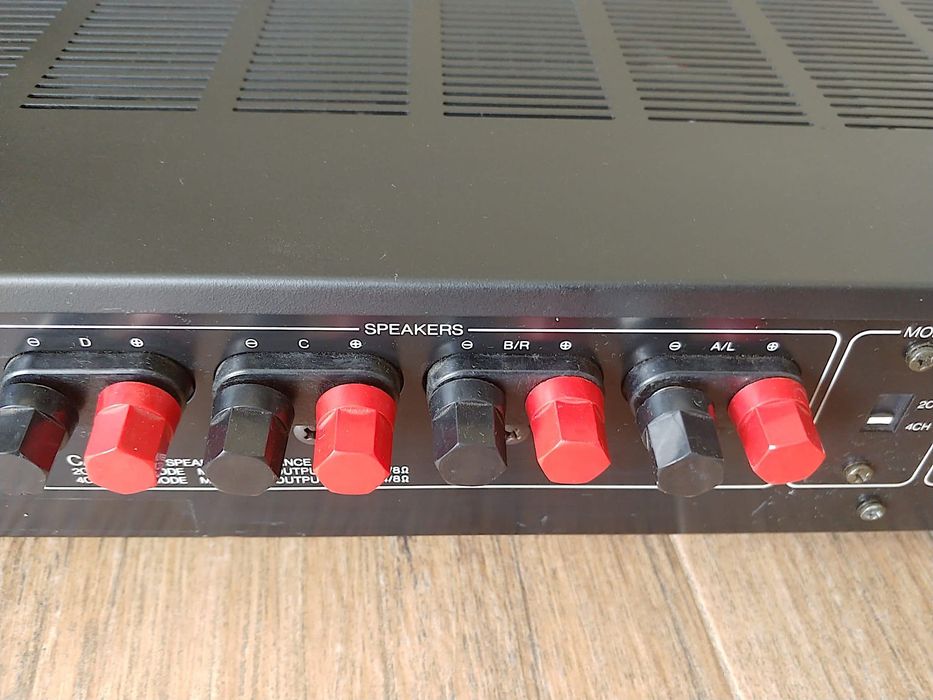 Yamaha P2040 power amplificator studio pentru monitoarele Yamaha NS-10m