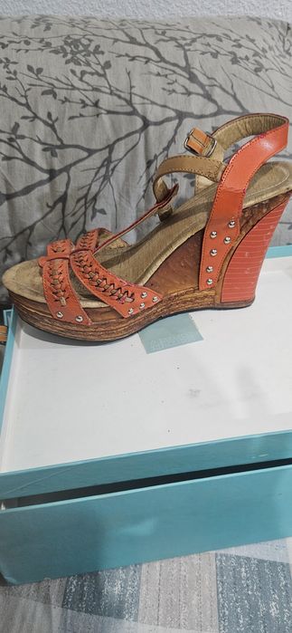 Продам босоножки
