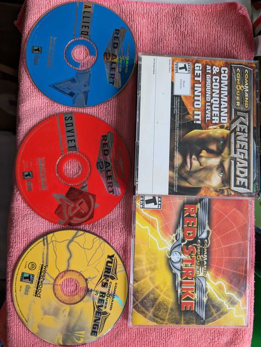Joc PC Command & Conquer: Red Alert 2 (editie Red Strike incl. Yuri's Revenge) [FOLOSIT]