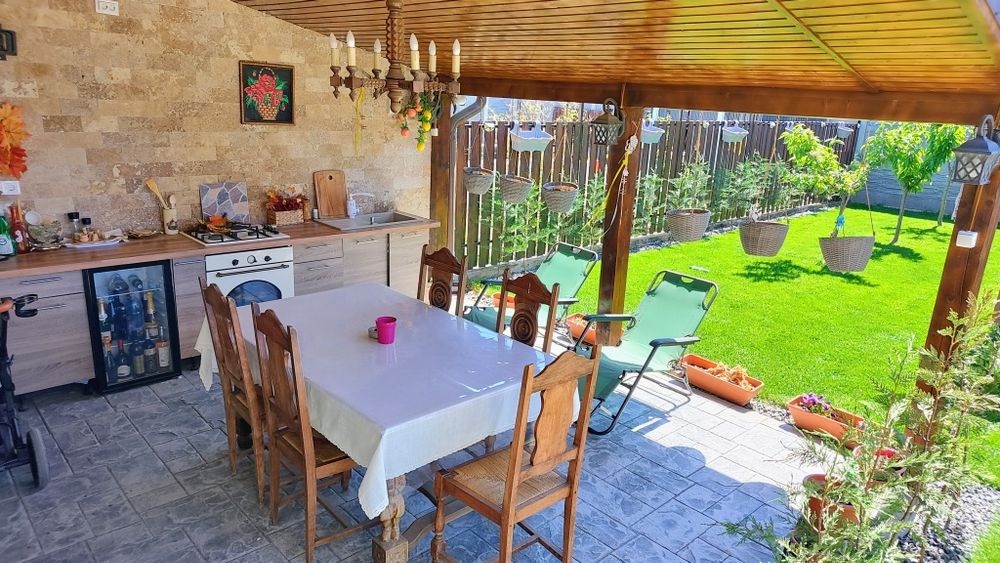 Proprietar vând Duplex parter cu  Garaj  - 35 mp.  Preț 147.000 E.