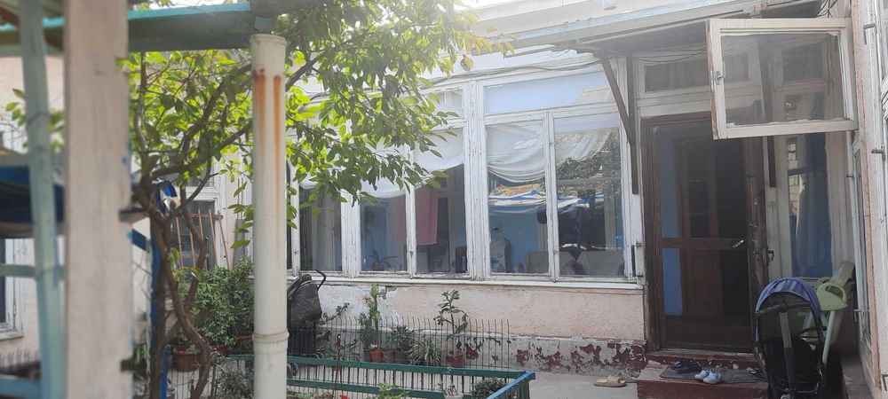Продаётся участок. 3,5 сотик . 5 комнаты.