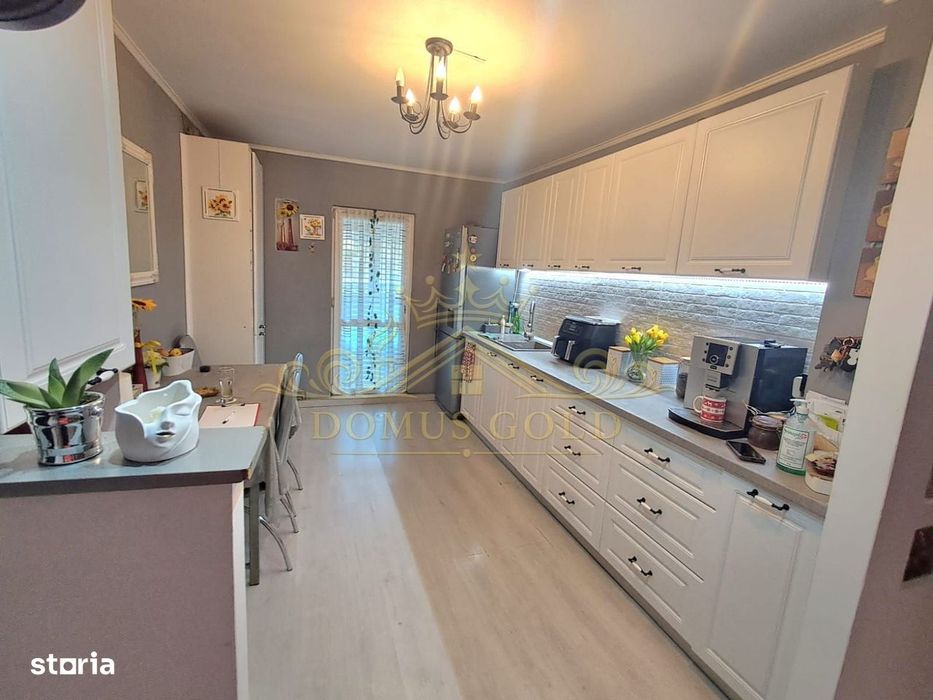 Oferim spre vinzare apartament 3 camere la parter in  Marasti.