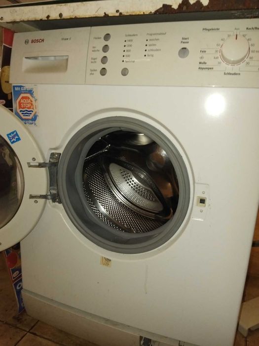 Пералня BOSH maxx6 за части. Чекмеджето за препарата е продадено.