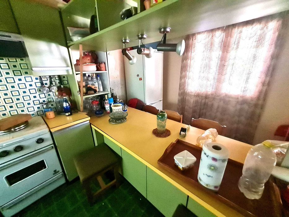 Продава парцел 1040 м2 със стара къща 120 м2 в Аспровалта, Гърция