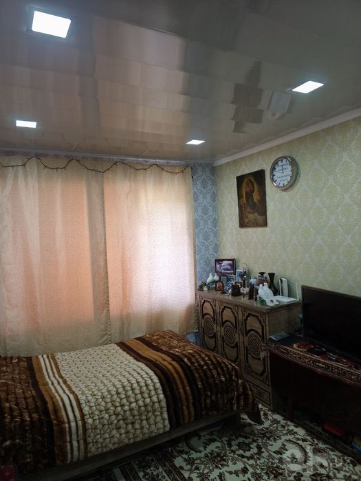 Продам 2 комнатную на Четвертом этаже. МЕТРО рядом