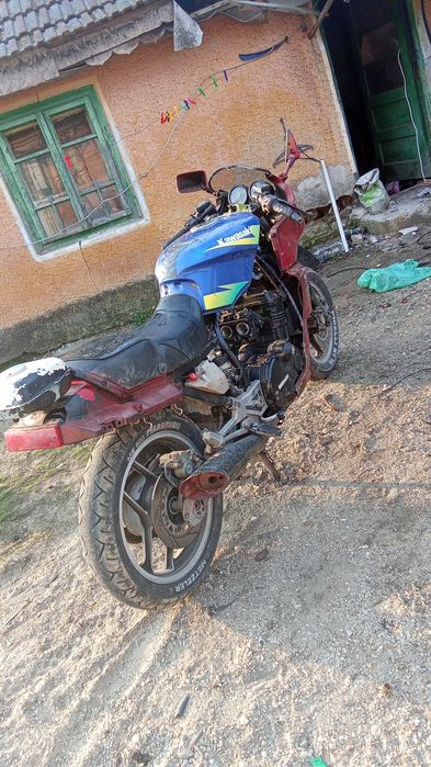 Vând sau schimb Kawasaki gpz 900 cc