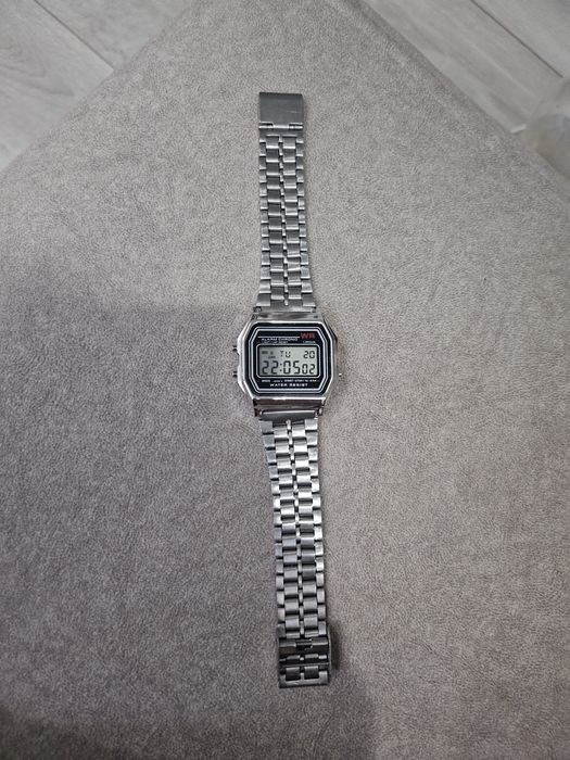 •Часы наручные Casio в идеальном состояние