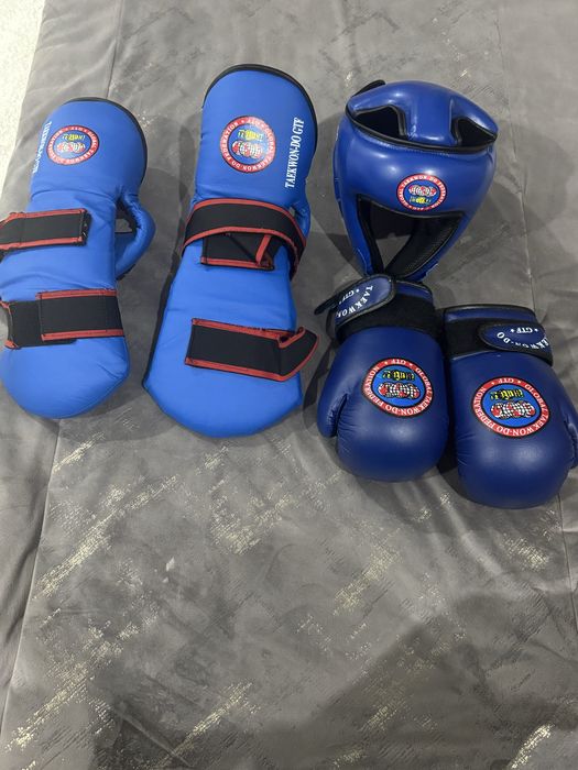 Футы перчатки шлем для тейквандо CTF