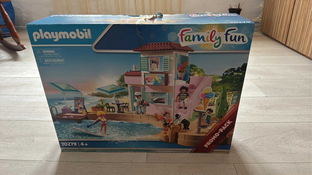 3 Lego & Playmobil
