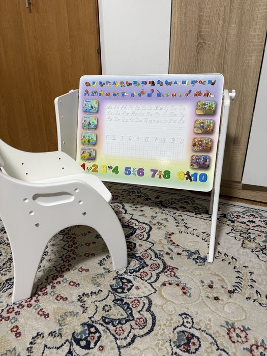 Продам детский стол- парта-мольберт