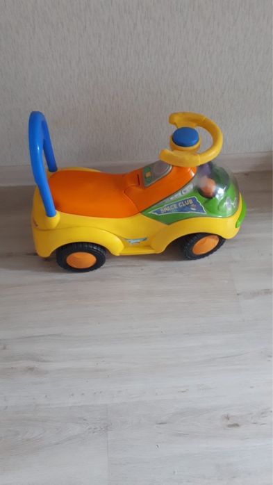 Продам толокар машина.